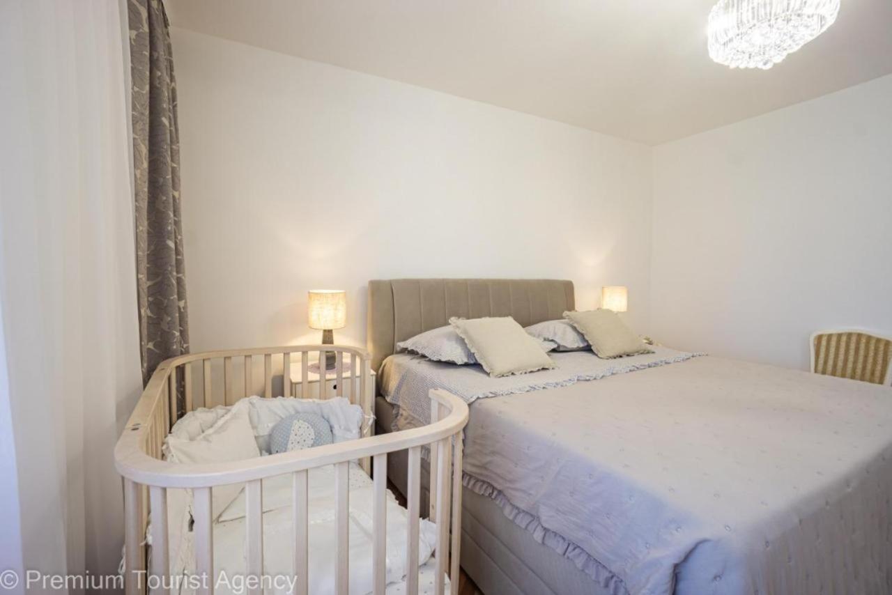 Sunset Apartment With Sea View Povljana Bagian luar foto