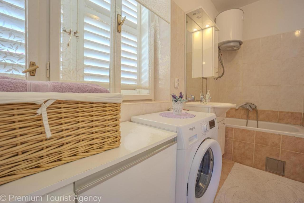 Sunset Apartment With Sea View Povljana Bagian luar foto